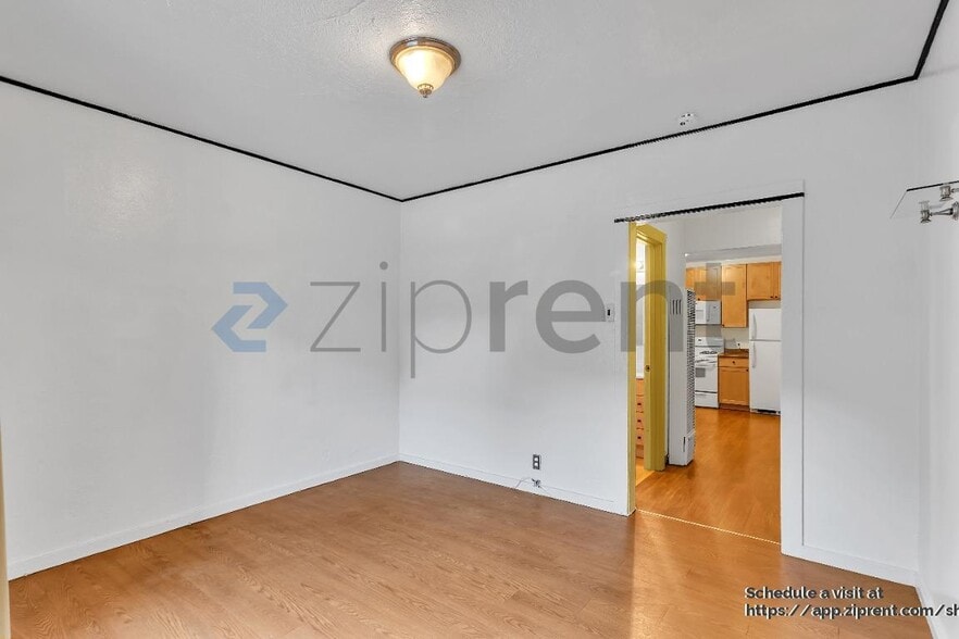 Building Photo - 484 Waller St