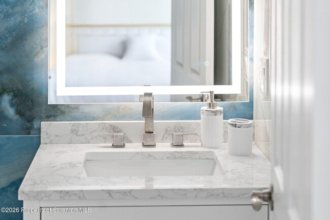 Building Photo - 220 Linden St