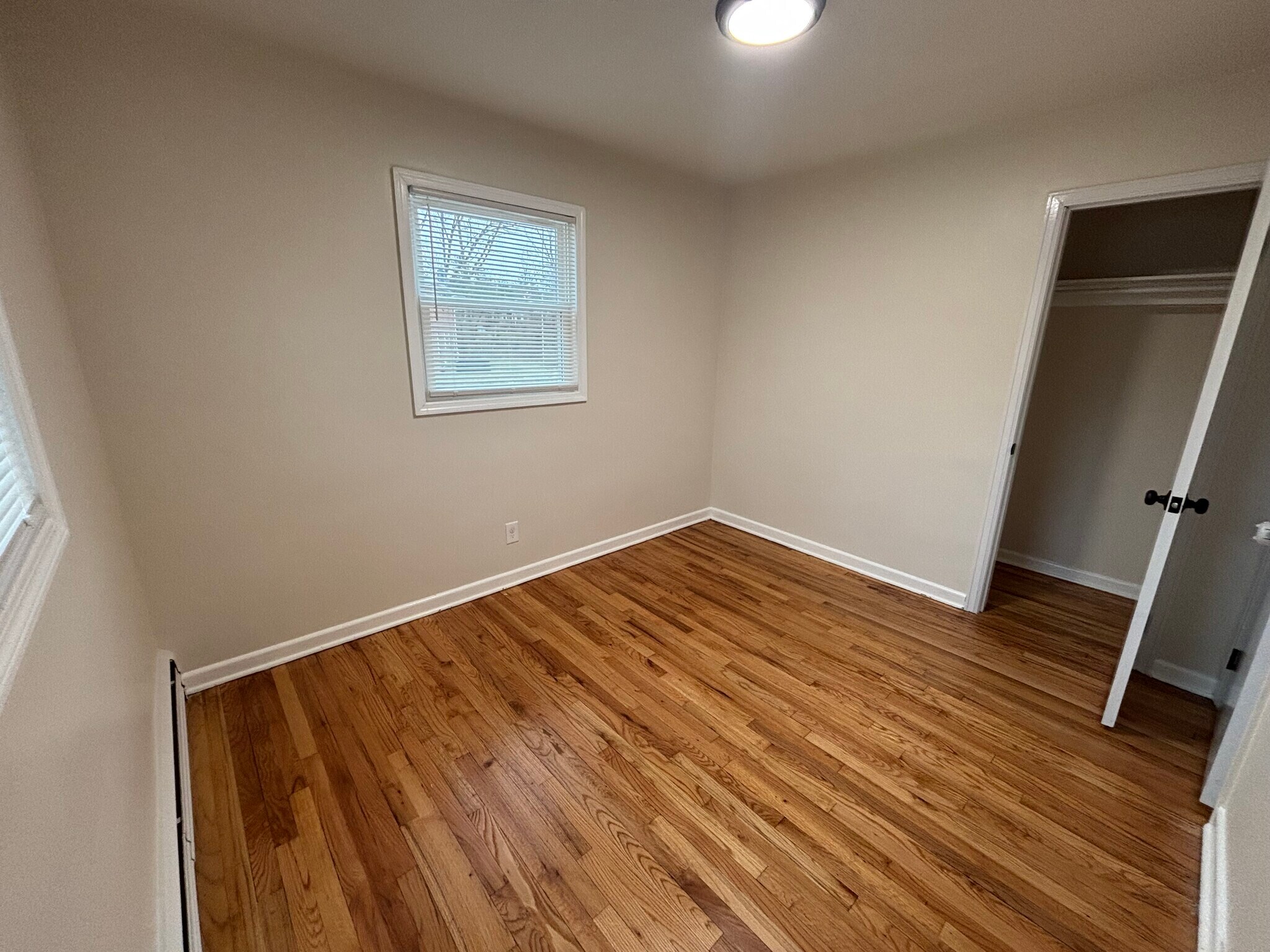 Building Photo - 13 Anthony Ln