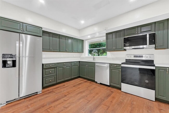 Building Photo - 550 SW 38th Terrace