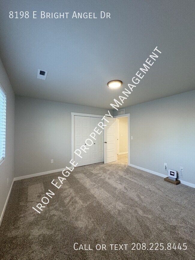 Building Photo - 8198 E Bright Angel Dr
