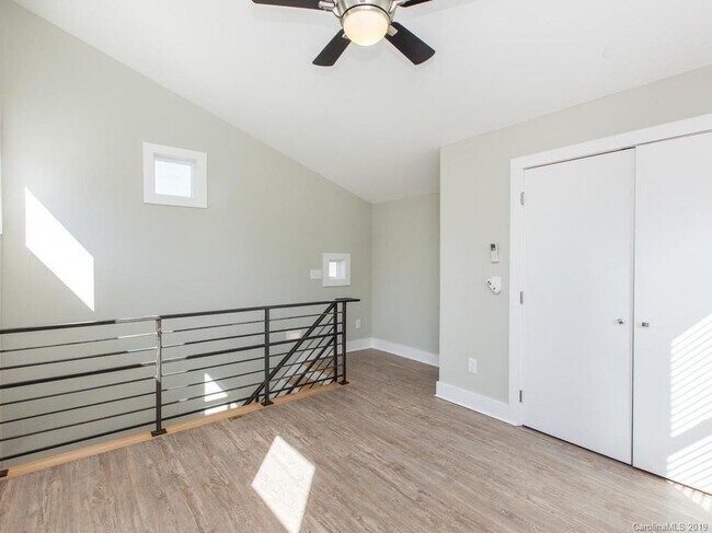 Building Photo - Modern Asheville Rental