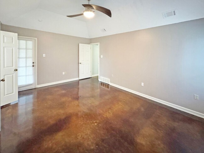 Building Photo - Spacious 3 bedroom 2 bath in Cordova