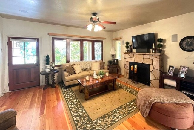 Primary Photo - 1 bedroom 1 bath with garage