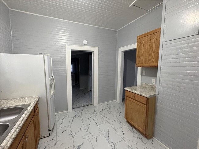 Building Photo - 1122 Gilmore Ave