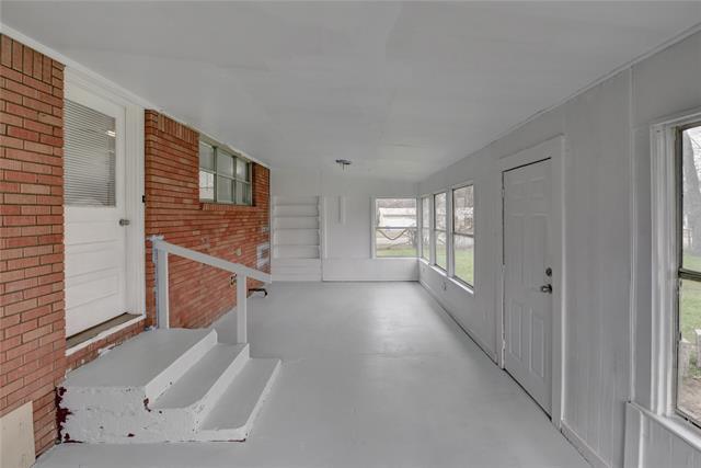 Building Photo - 1002 N Stewart St