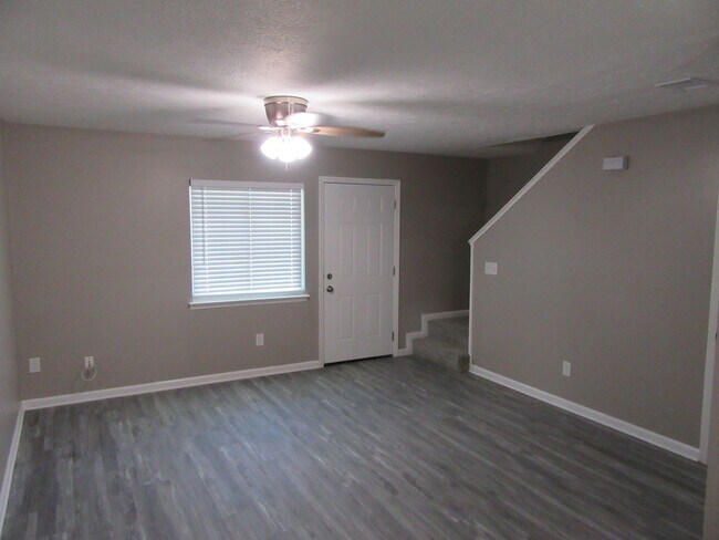 Building Photo - 2912 Sequoia Ave