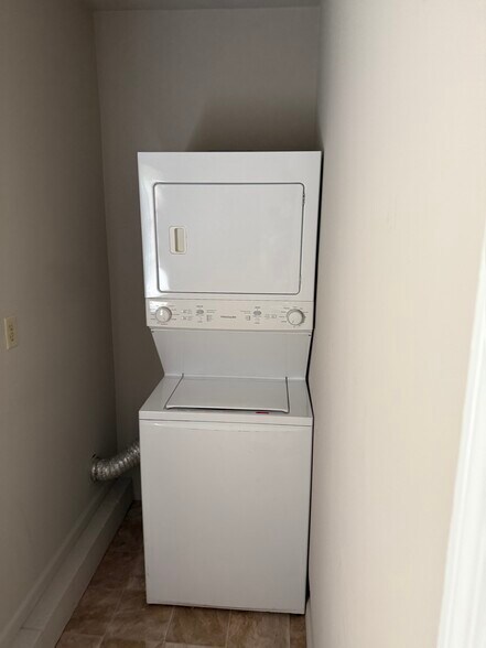 Laundry - 981 Charlotte Ave