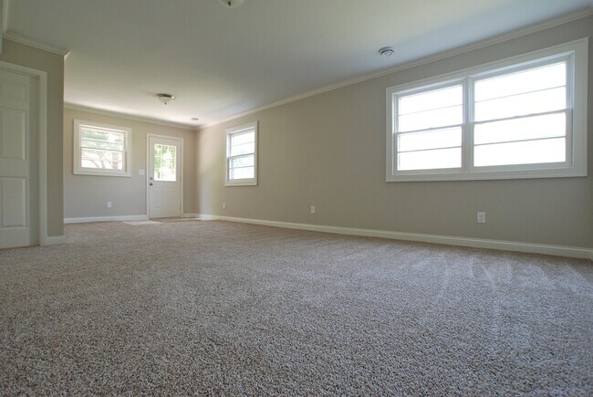 Building Photo - 5071 Sunnyside Rd