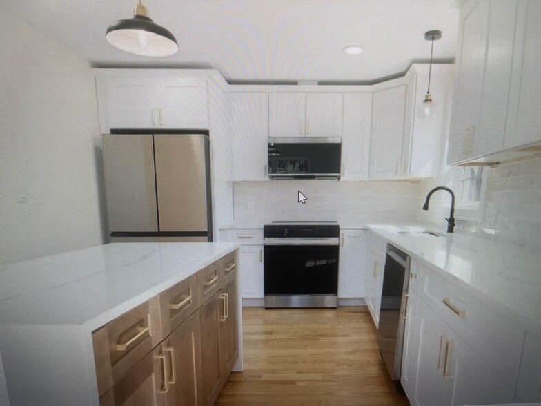 Building Photo - 22 Oakland Ave