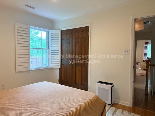 Building Photo - 1208 Nottingham Dr