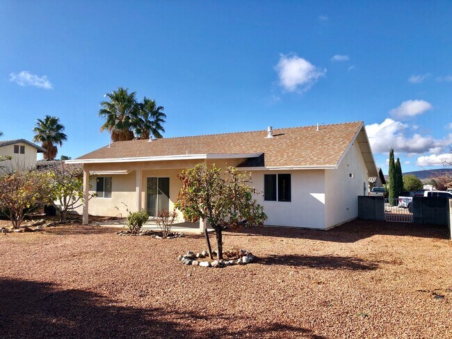 Building Photo - Great Home 3 Bedroom Home in Beautiful Nei...