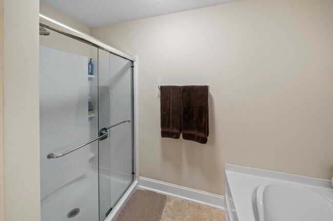Building Photo - 3 Bedroom Townhome Across from Richmond Hill Golf Club
