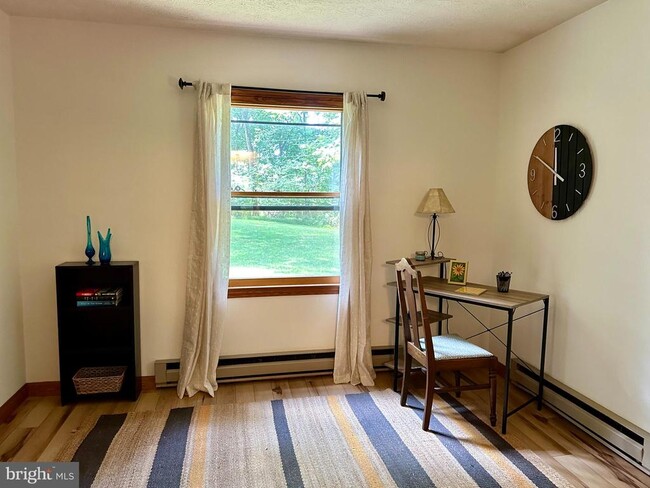 Building Photo - 15679 Edgegrove Rd