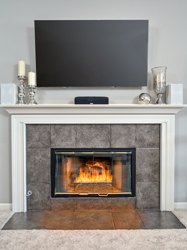 Building Photo - 1400 Pinnacle Ct