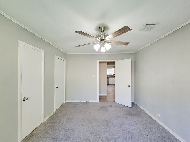 Building Photo - RECENTLY REMODELED HOME IN LA MARQUE