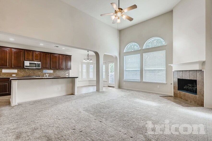 Building Photo - 5805 Paloma Blanca Dr