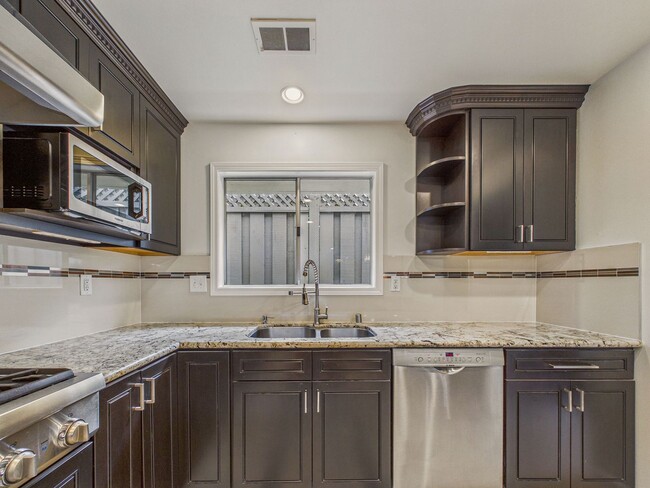 Building Photo - Immaculate Menlo Park house for rent now! $9,100