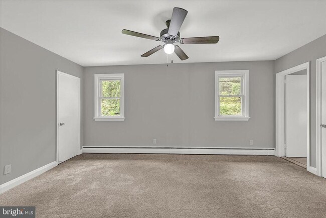 Building Photo - 260 Paradise Rd