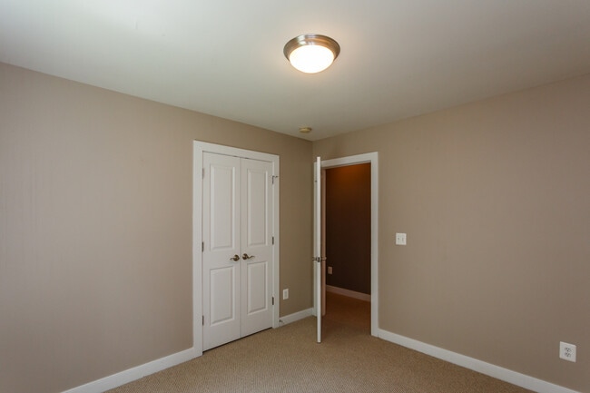 Building Photo - Beautiful 3-Bedroom Brookwood Townhome with 2-Car Garage — Don't Delay!
