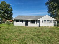 Building Photo - Newly updated 3 bedroom 1.5 bath home for ...