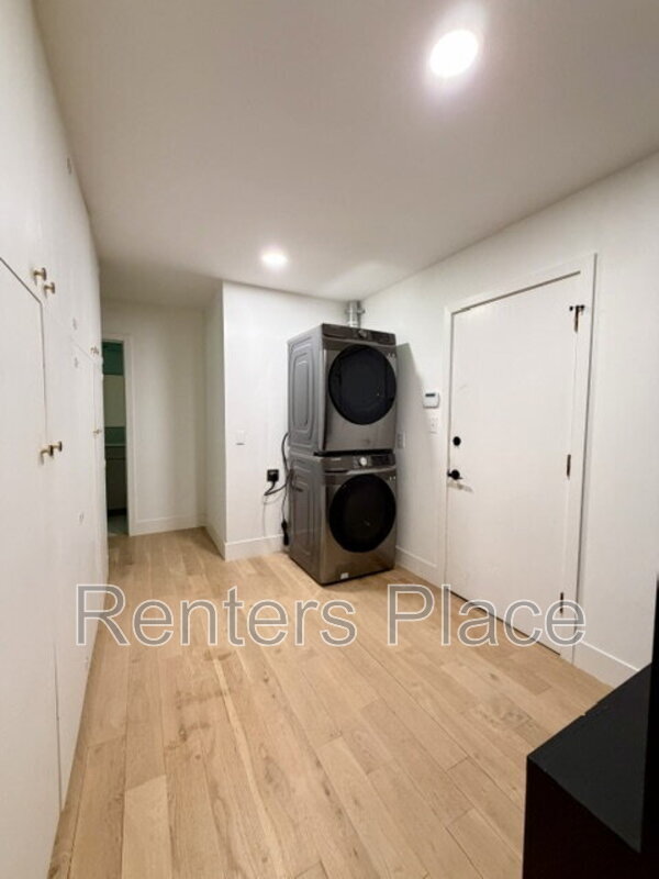 Building Photo - 2616 E 58th St