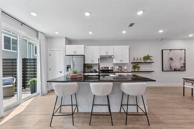 Building Photo - 7603 Strong Bow Ct