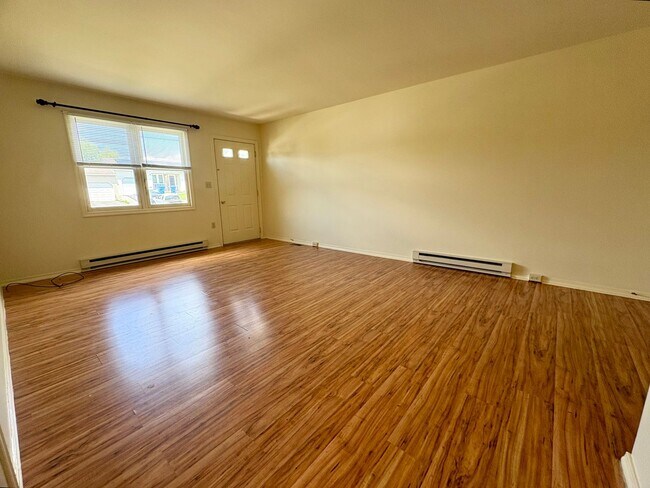 Building Photo - 3 Bedroom 1.5 Bathroom House Available in Dillsburg!