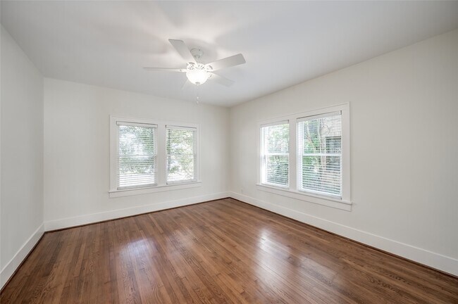 Building Photo - 1737 Albans Rd