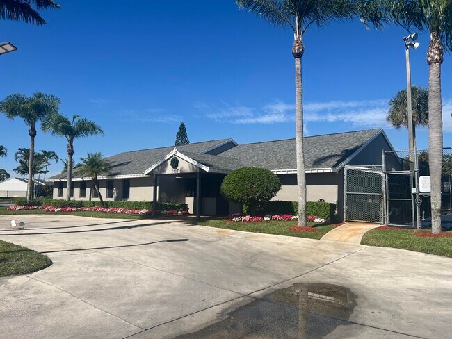 Building Photo - 4704 Pier Dr