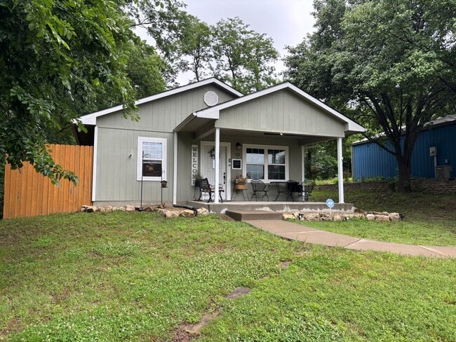 Building Photo - Beautiful Ogden home close to Fort Riley!