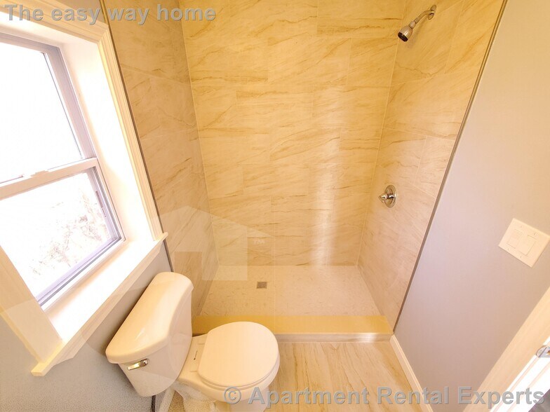 Building Photo - 289 Fellsway W