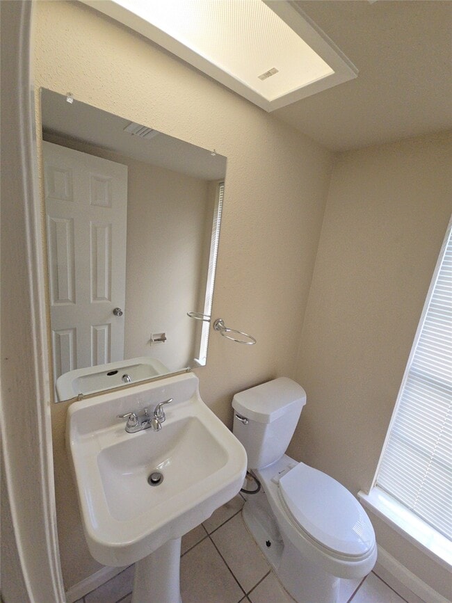 Building Photo - 919 Progreso Dr