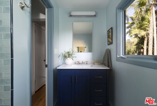 Building Photo - 5692 Holly Oak Dr