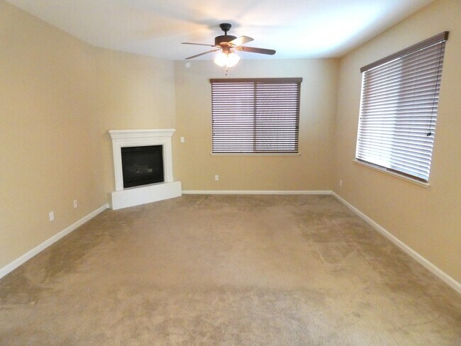 Building Photo - 4/2.5 N. Vacaville home with solar!