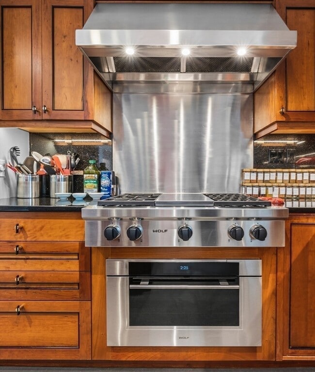 Building Photo - 37 Beverly Rd