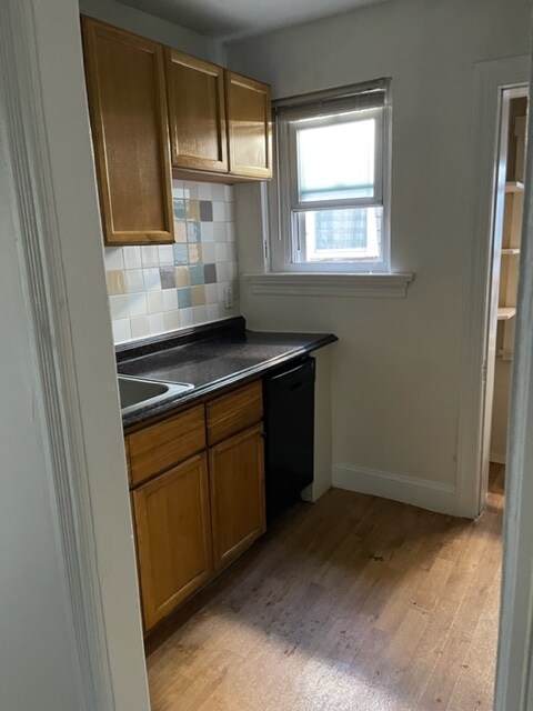 Building Photo - 12 E Lancaster Ave