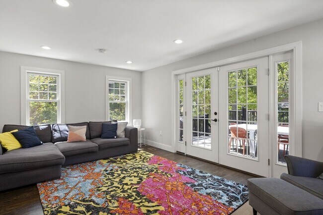 Building Photo - 265 Jackson St