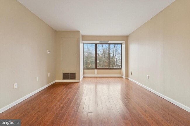 Building Photo - 2001 Hamilton St