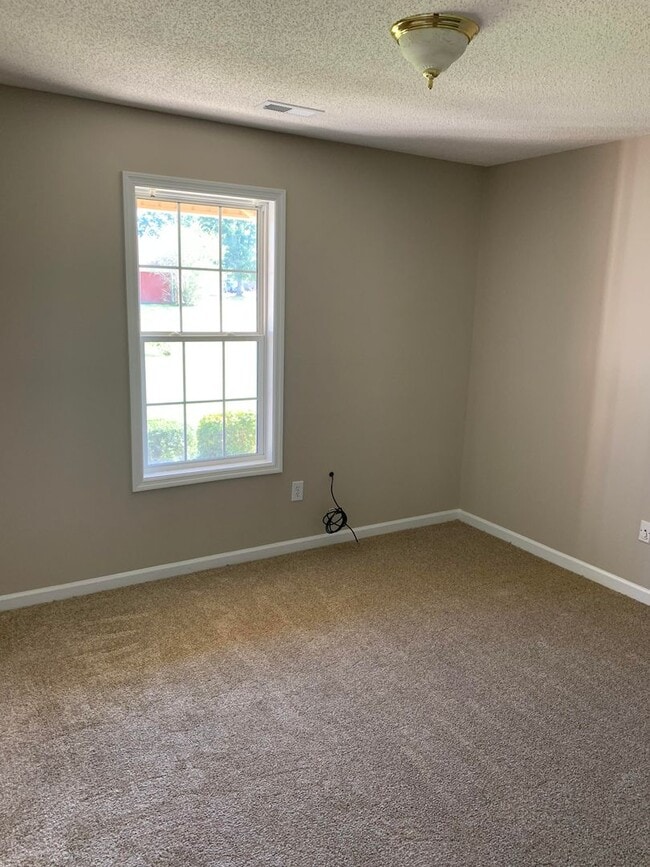 Building Photo - Nice Rancher in Toney