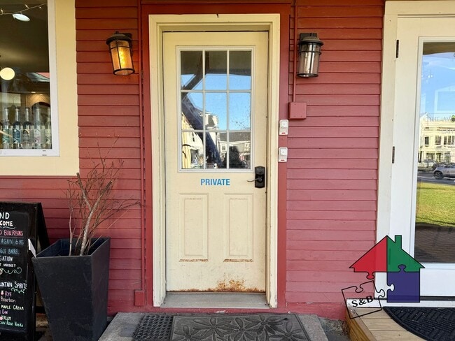 Building Photo - 112 Main St