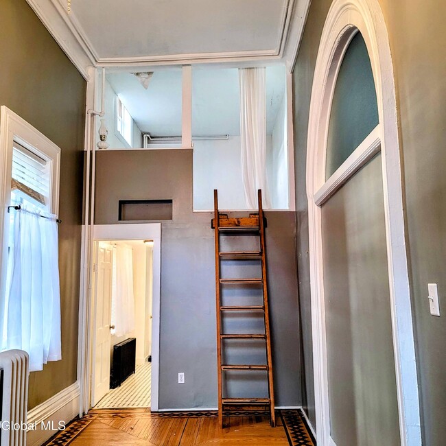 Building Photo - 199 2nd St