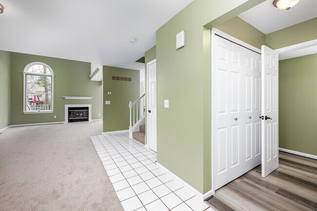 Building Photo - 45085 Horseshoe Dr