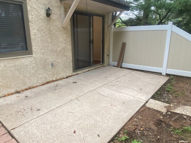Building Photo - Charming 3BR Townhome in Plainsboro