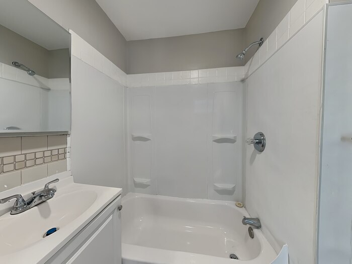 Building Photo - 1115 19th Ave NE