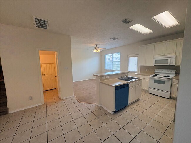 Building Photo - 14403 Fairbuff Ln