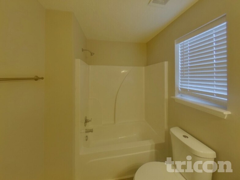 Building Photo - 1107 Selous Dr