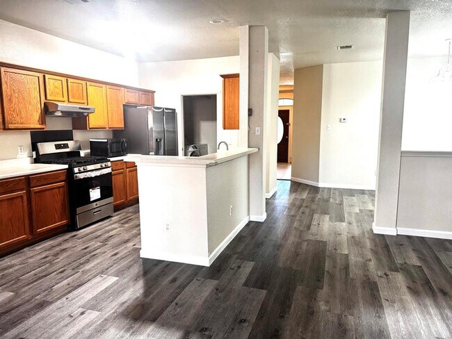 Building Photo - 1712 Darjeeling Dr