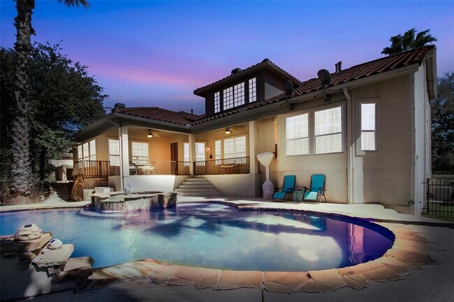 Building Photo - 5600 Laguna Cliff Ln