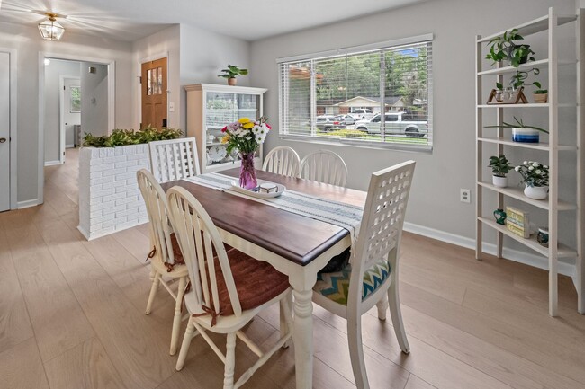 Building Photo - Charming 3-Bedroom Home on Savannah’s Southside with Covered Patio and Large Backyard